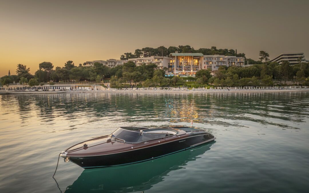 THE NEW RIVA LOUNGE OPENS  AT THE HOTEL MONTE MULINI IN CROATIA